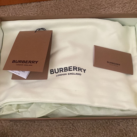 Burberry slides 100% authentic - Picture 4 of 5